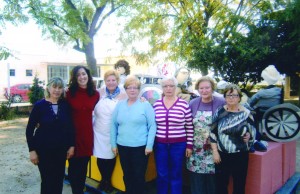 La Asociación Tyrius Moncada realiza todos los años una merienda de buñuelos en la Residencia de Mayores para celebrar las Fallas